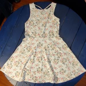 EUC GIRLS FIT N FLAIR FLORAL DRESS